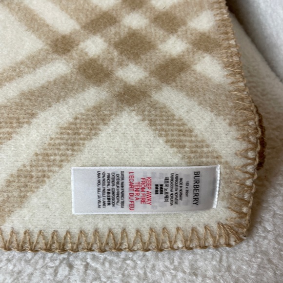 Burberry Beige Checkered Blanket - Picture 4 of 6